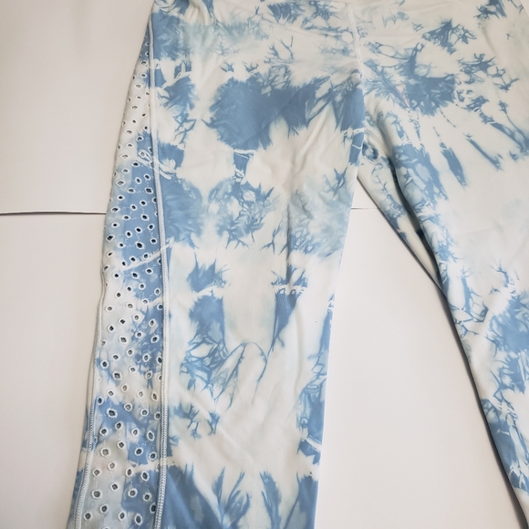 White and blue tie dyed lululemons - Picture 6 of 11